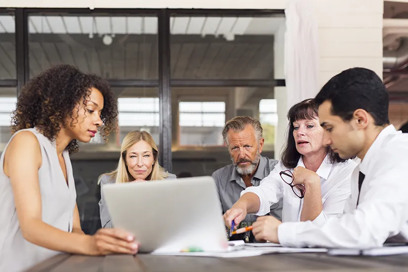 ¿Cuáles son los 8 canales de comunicación interna más útiles en una empresa?