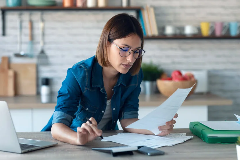 ¿Qué es la base de cotización en una nómina y cómo se calcula?