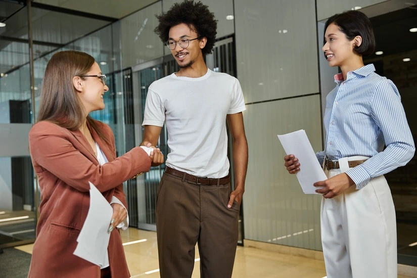Job Shadowing: qué es y cómo implementarlo en tu estrategia de formación